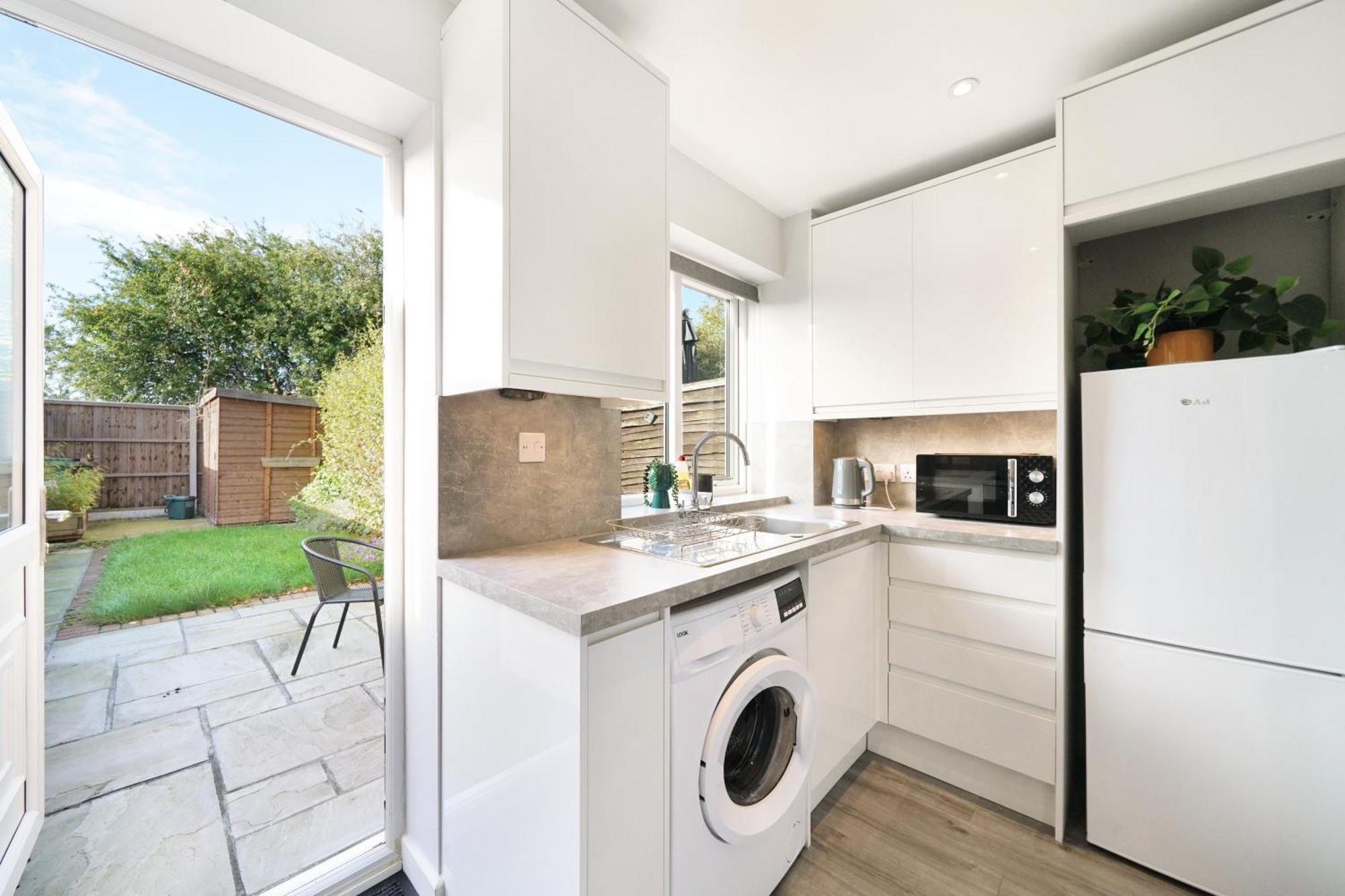 Cosy Corner In Aylesbury Near Stoke Mandeville Hospital & Town Centre With Private Parking Eksteriør billede