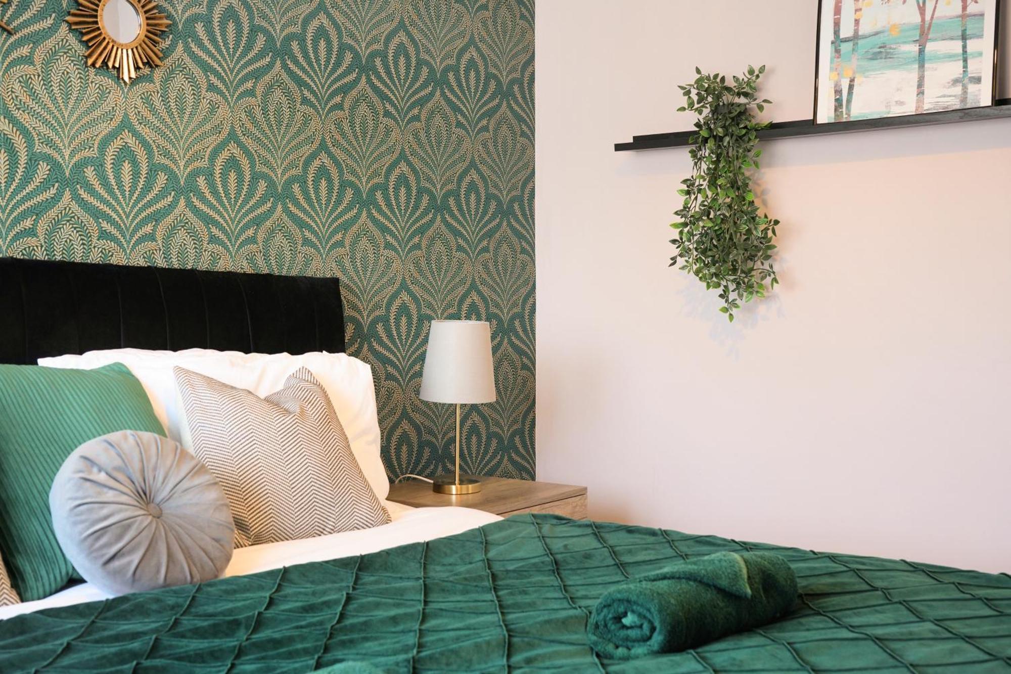 Cosy Corner In Aylesbury Near Stoke Mandeville Hospital & Town Centre With Private Parking Eksteriør billede