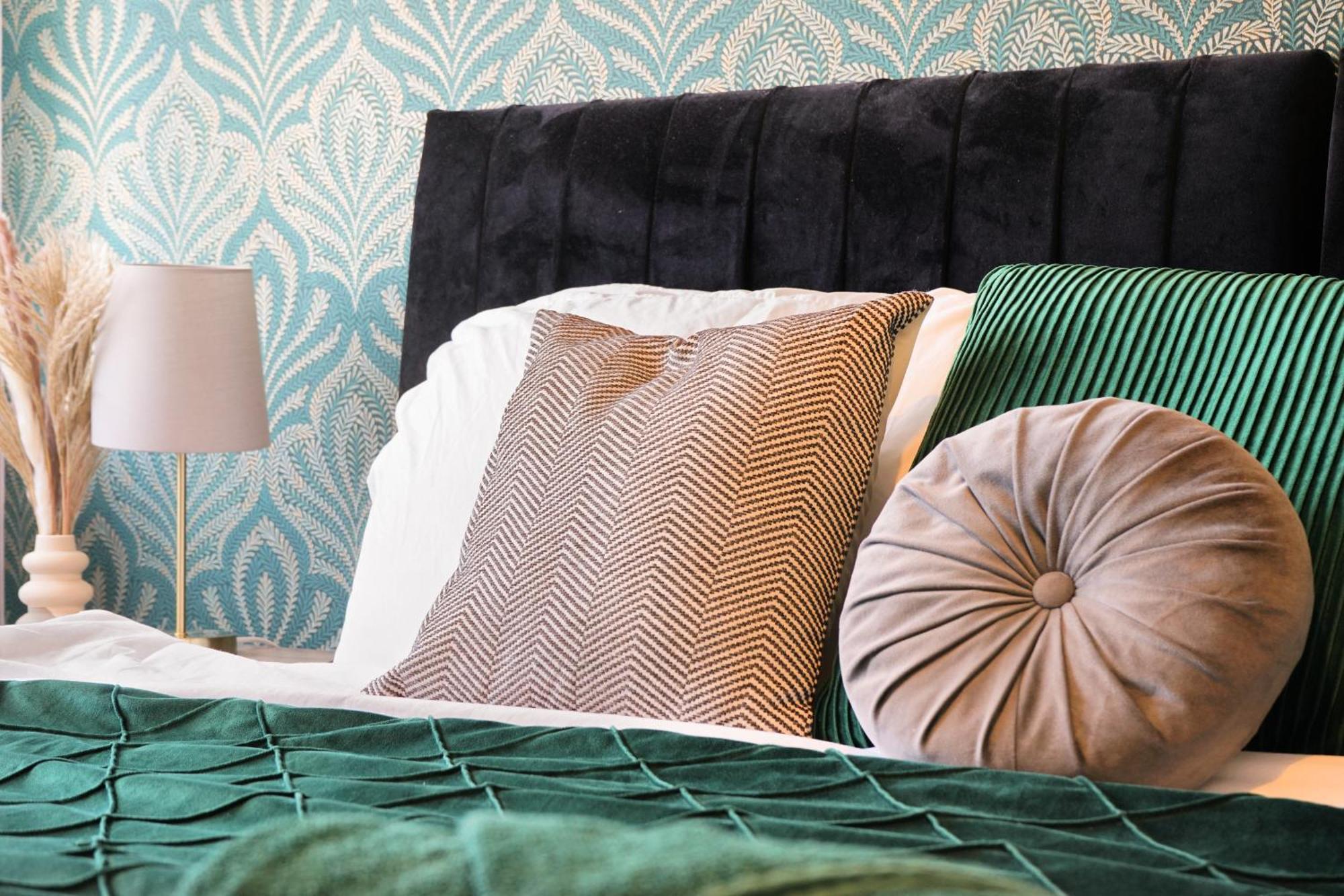 Cosy Corner In Aylesbury Near Stoke Mandeville Hospital & Town Centre With Private Parking Eksteriør billede