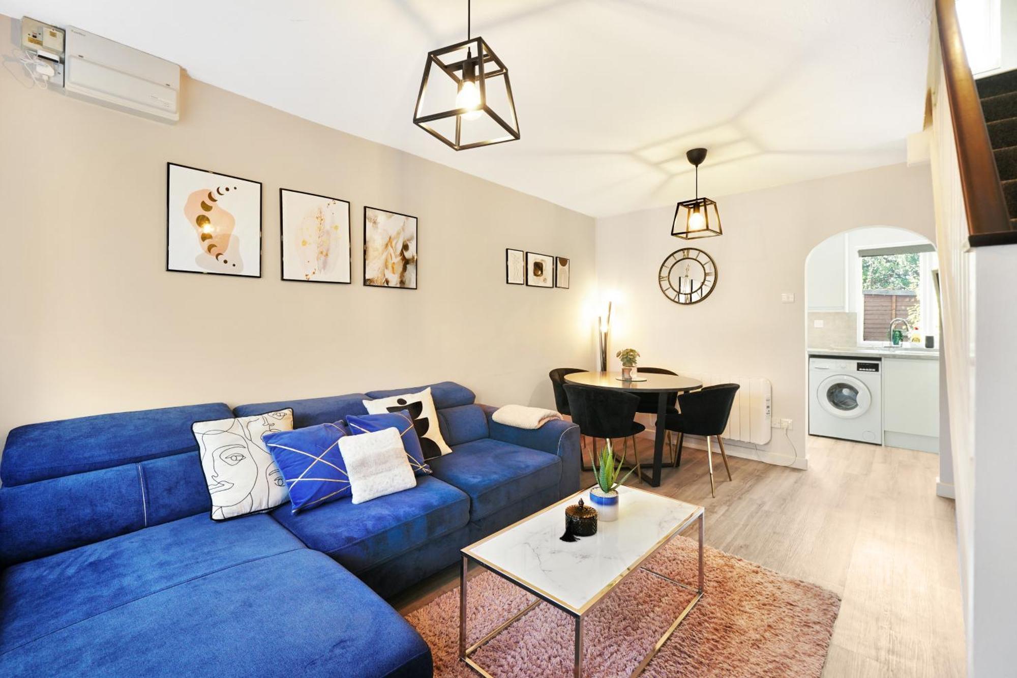 Cosy Corner In Aylesbury Near Stoke Mandeville Hospital & Town Centre With Private Parking Eksteriør billede