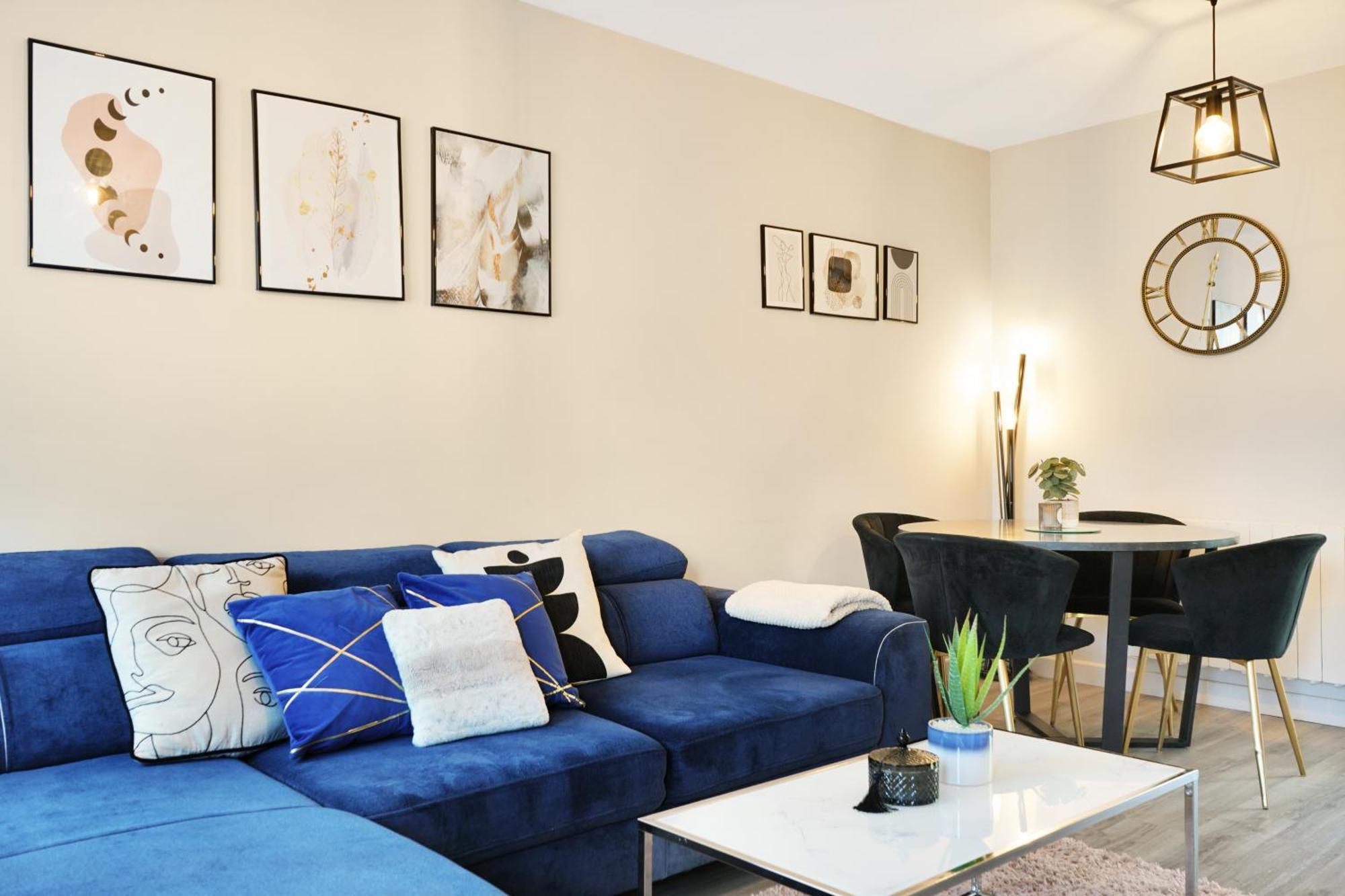 Cosy Corner In Aylesbury Near Stoke Mandeville Hospital & Town Centre With Private Parking Eksteriør billede