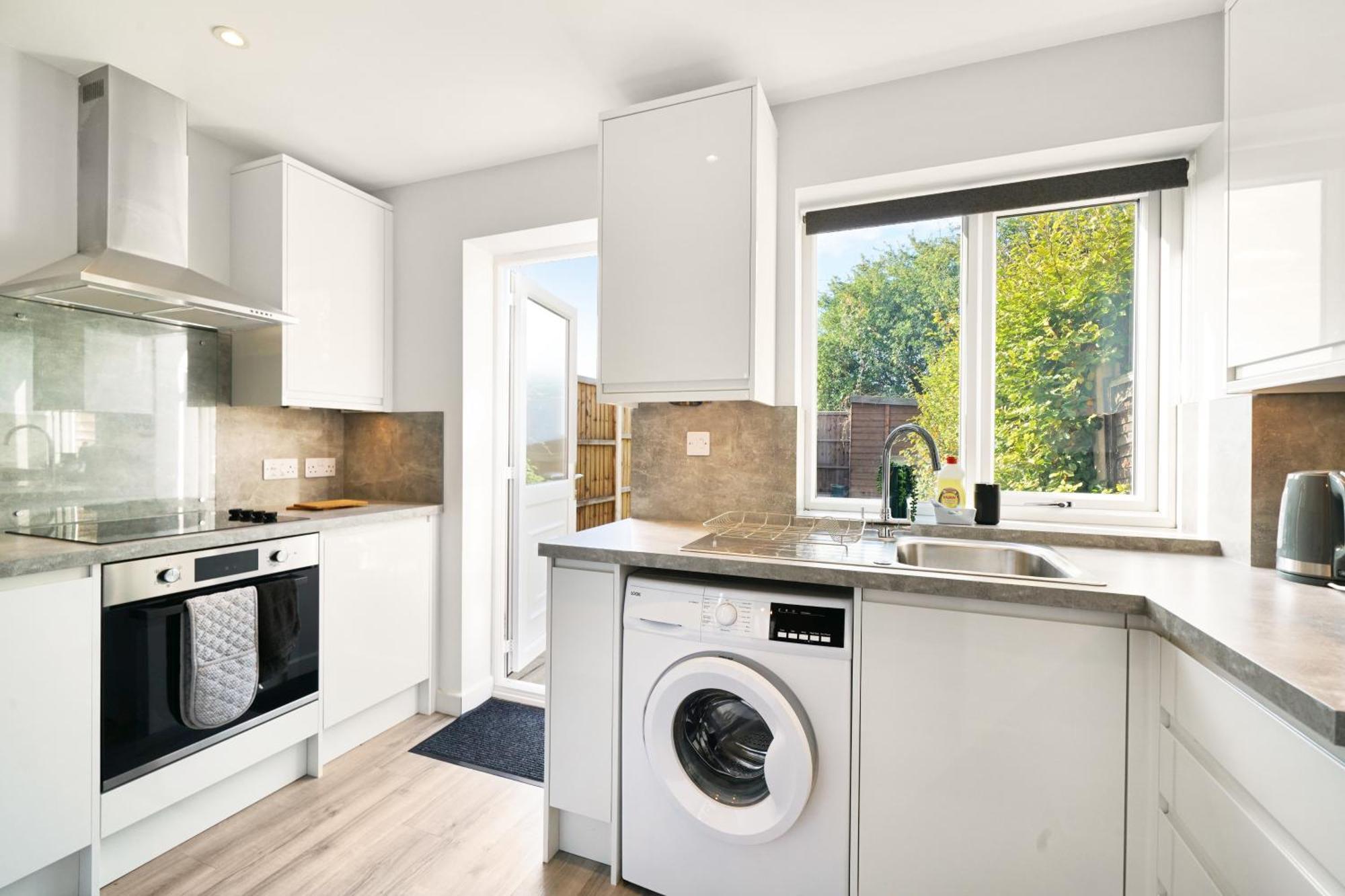 Cosy Corner In Aylesbury Near Stoke Mandeville Hospital & Town Centre With Private Parking Eksteriør billede