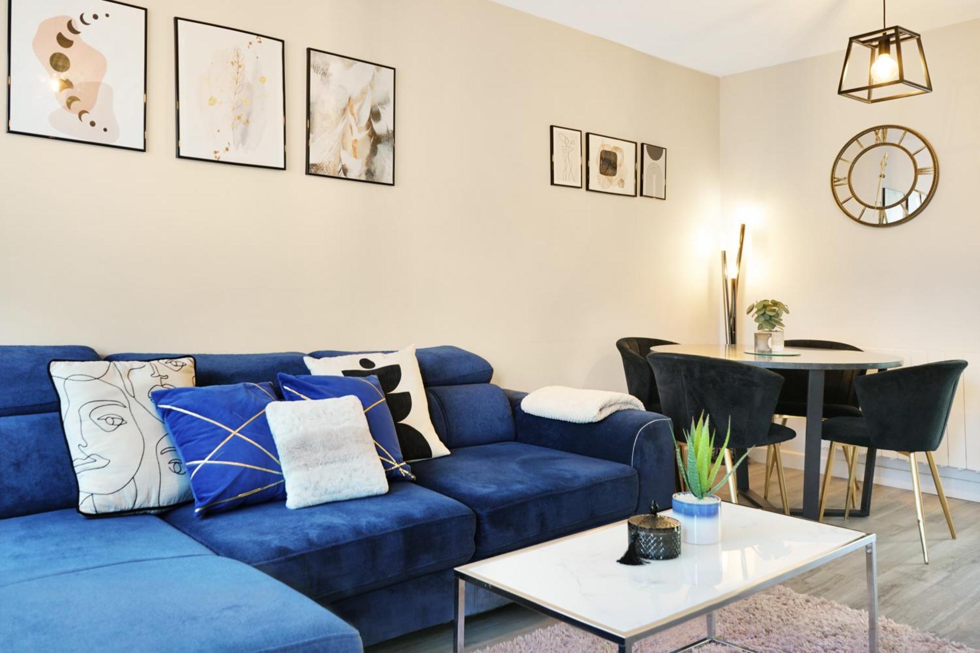 Cosy Corner In Aylesbury Near Stoke Mandeville Hospital & Town Centre With Private Parking Eksteriør billede